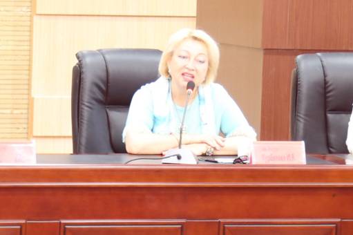 图片包含 室内, 家具, 就坐, 橱柜描述已自动生成